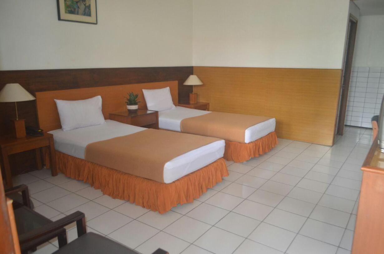 Hotel Aneka Baru Sleman  Luaran gambar